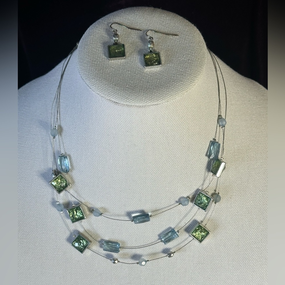 Necklace and earrings set